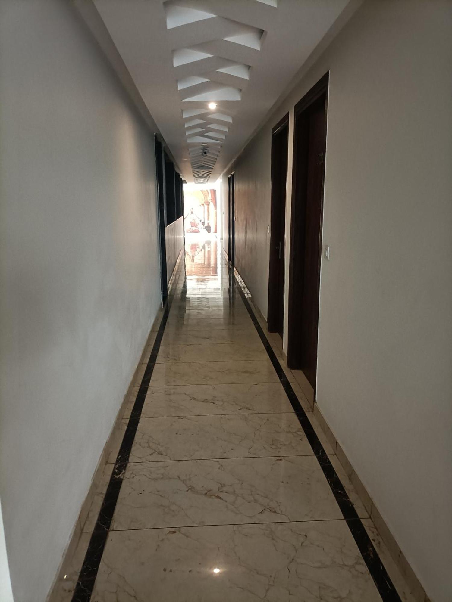Hotel Grand Aerotech Нью-Дели Экстерьер фото